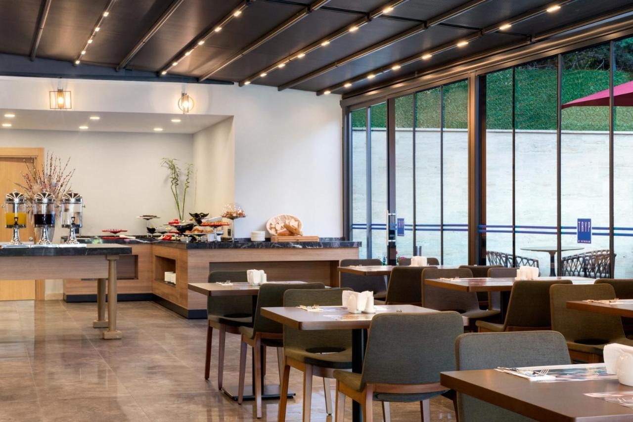 Отель Tryp By Wyndham Istanbul Atasehir Экстерьер фото