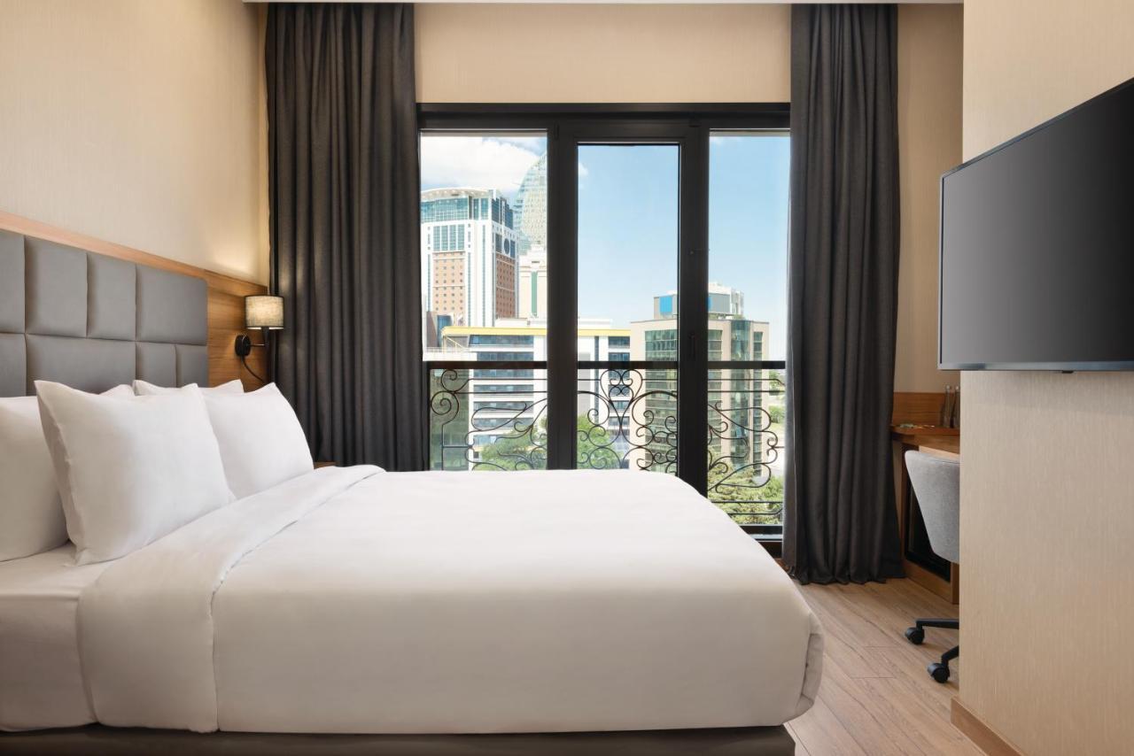 Отель Tryp By Wyndham Istanbul Atasehir Экстерьер фото