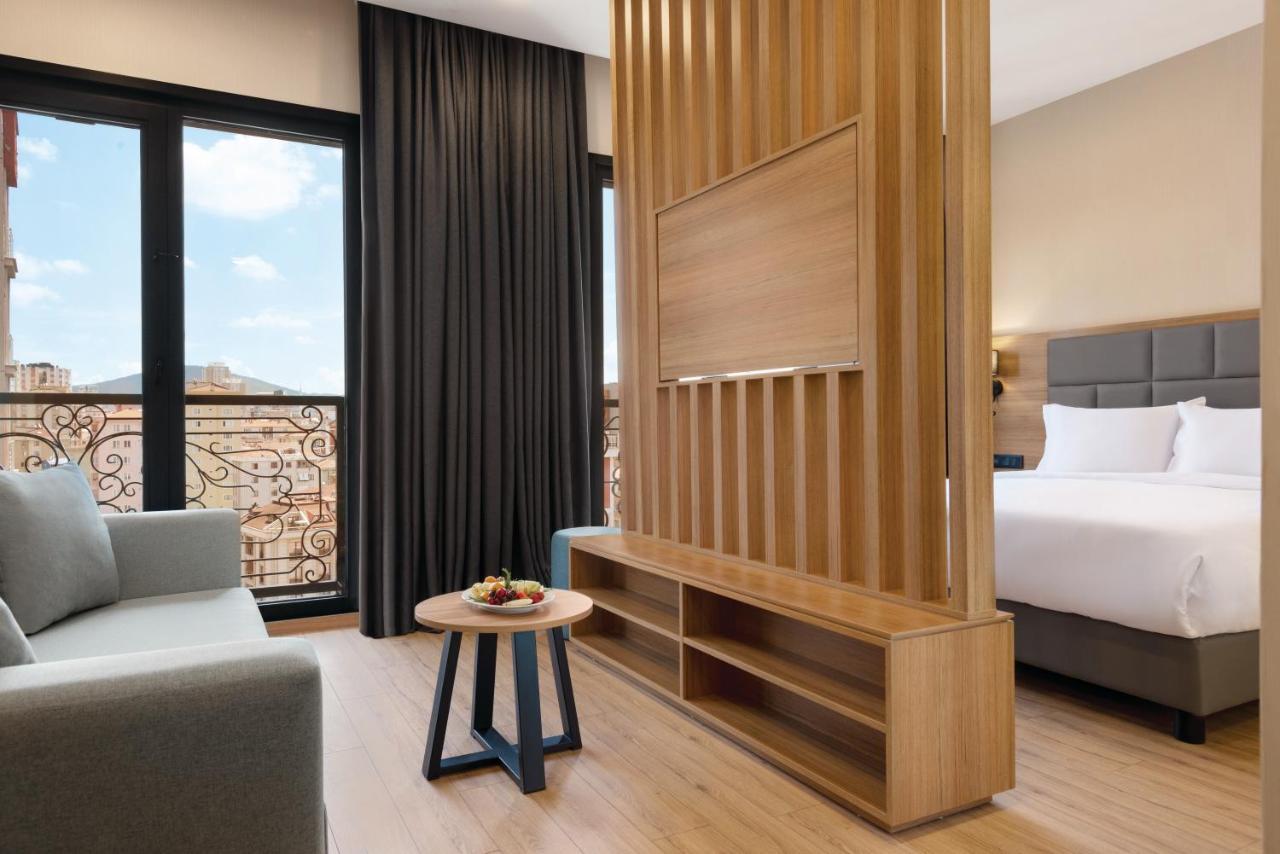 Отель Tryp By Wyndham Istanbul Atasehir Экстерьер фото
