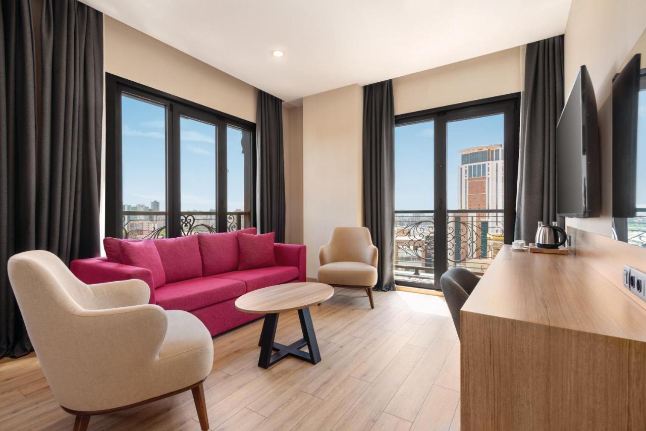 Отель Tryp By Wyndham Istanbul Atasehir Экстерьер фото