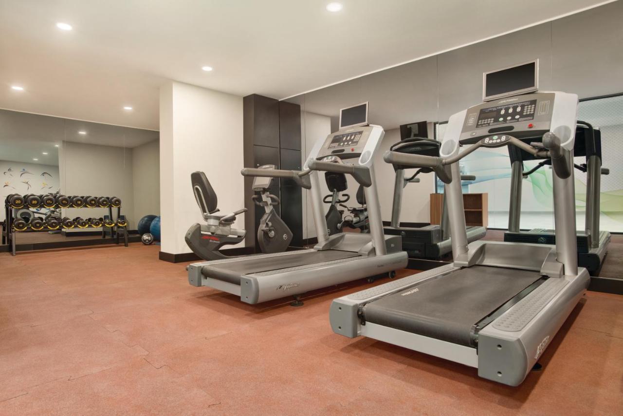 Отель Tryp By Wyndham Istanbul Atasehir Экстерьер фото