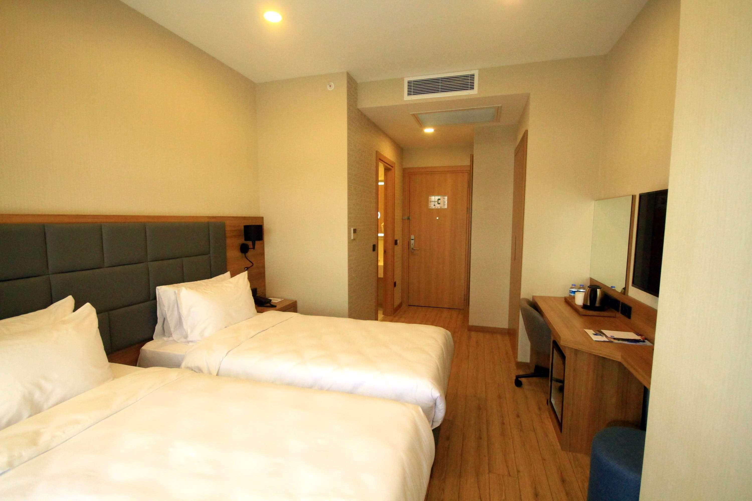 Отель Tryp By Wyndham Istanbul Atasehir Экстерьер фото