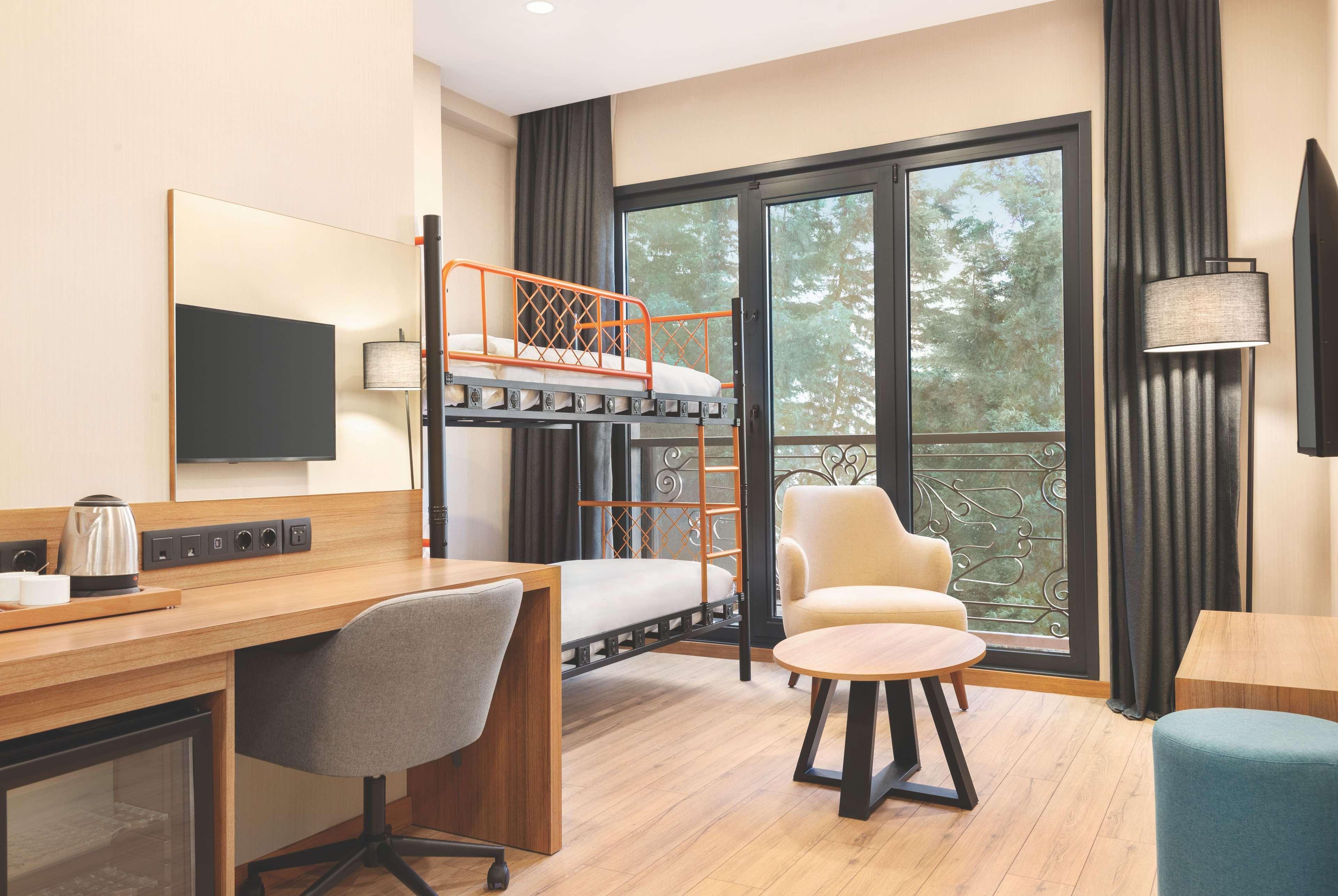Отель Tryp By Wyndham Istanbul Atasehir Экстерьер фото
