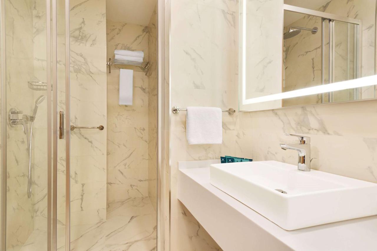 Отель Tryp By Wyndham Istanbul Atasehir Экстерьер фото