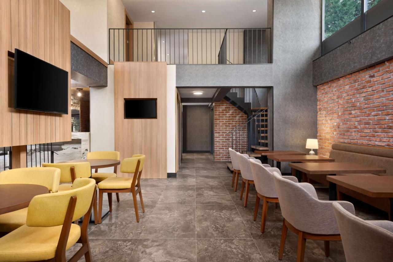 Отель Tryp By Wyndham Istanbul Atasehir Экстерьер фото